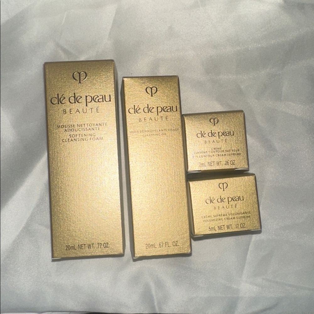 Cle de de Peau - Picture 2 of 4